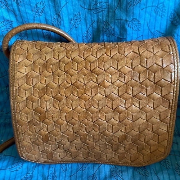 Day and mood chevron weave flap crossbody bag - Picture 2 of 6